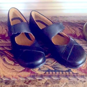 Clark’s: Black Leather Mary Jane Style 8.5